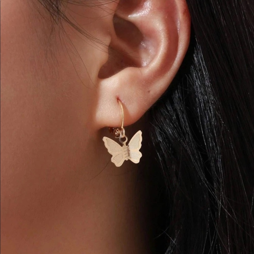 • Mariah • Butterfly Drop Earrings - Gold or Silver - Picture 1 of 5